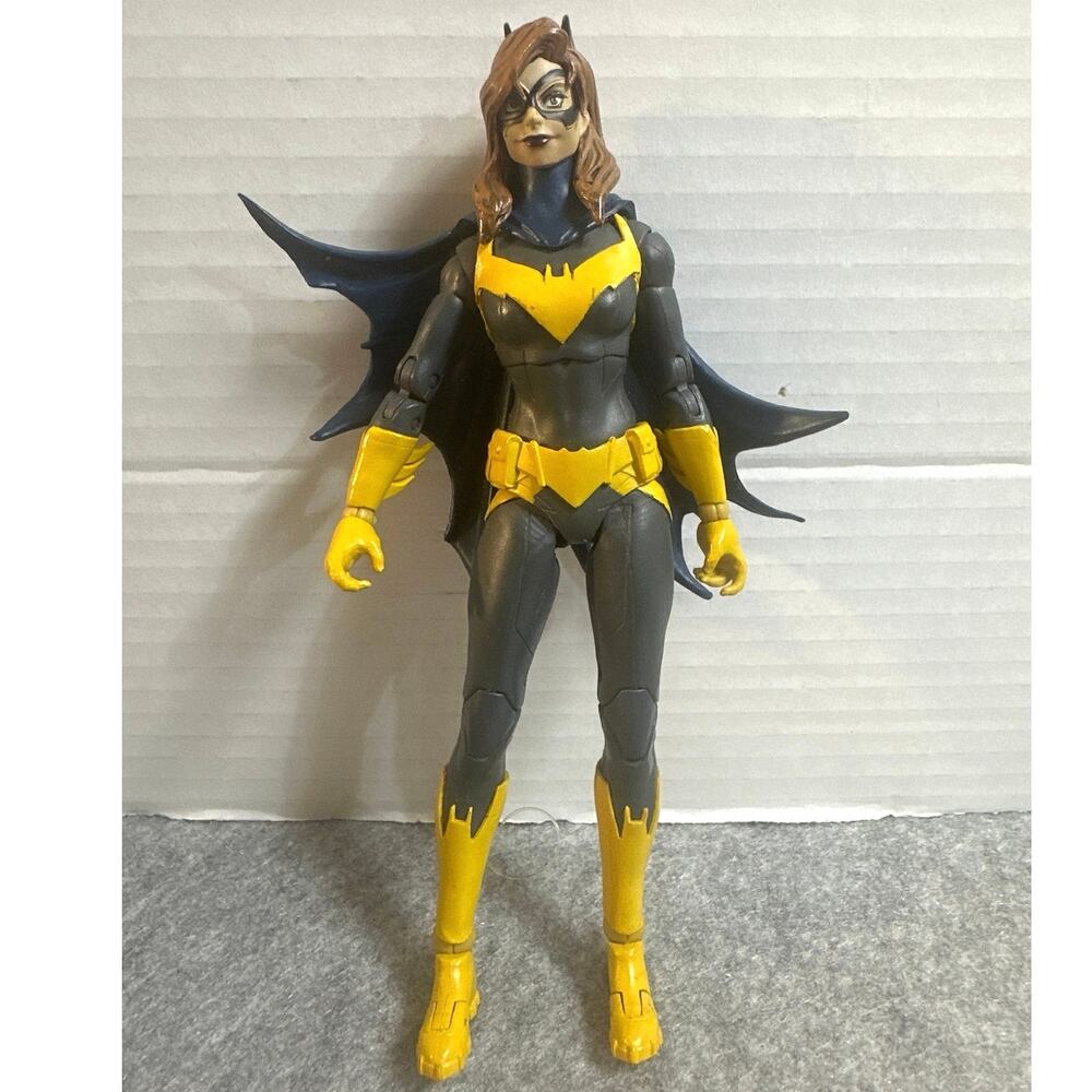 McFarlane Toys DC Multiverse Batgirl action figure 7” w/22 moving parts 4 posing